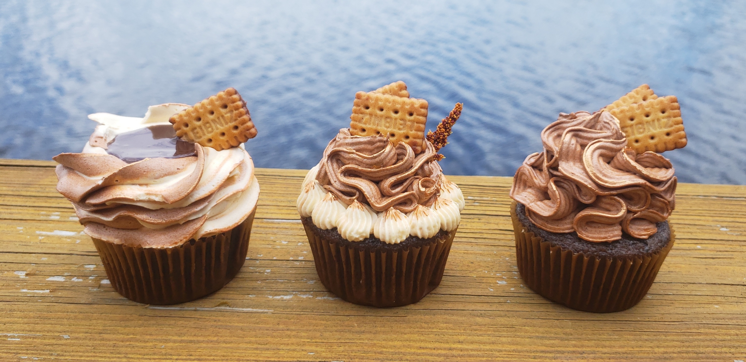 3 Chocolate cupcakes decorated with chocolate ganache and crunchy cookies