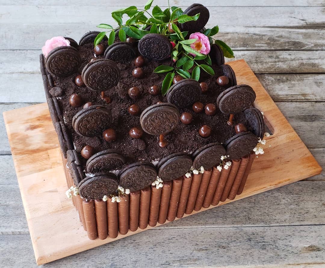 Oreo Garden Cake